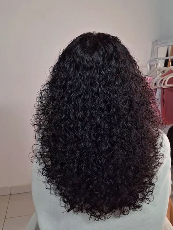 Cabelo cacheado com corte em camadas